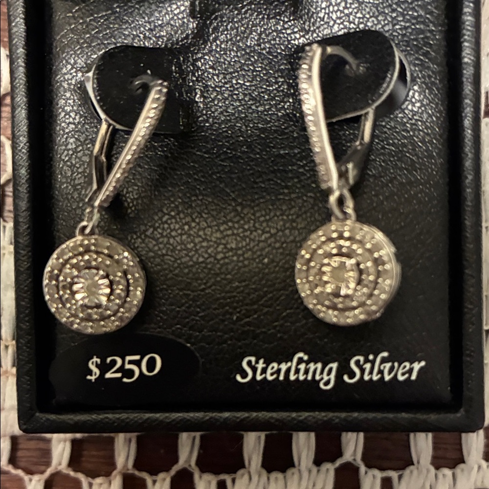 Elegant Diamond 1/4ct Sterling Silver Dangle EarringsNWT Macys